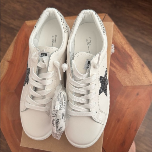 Vintage Havana White Sneakers - Picture 6 of 6